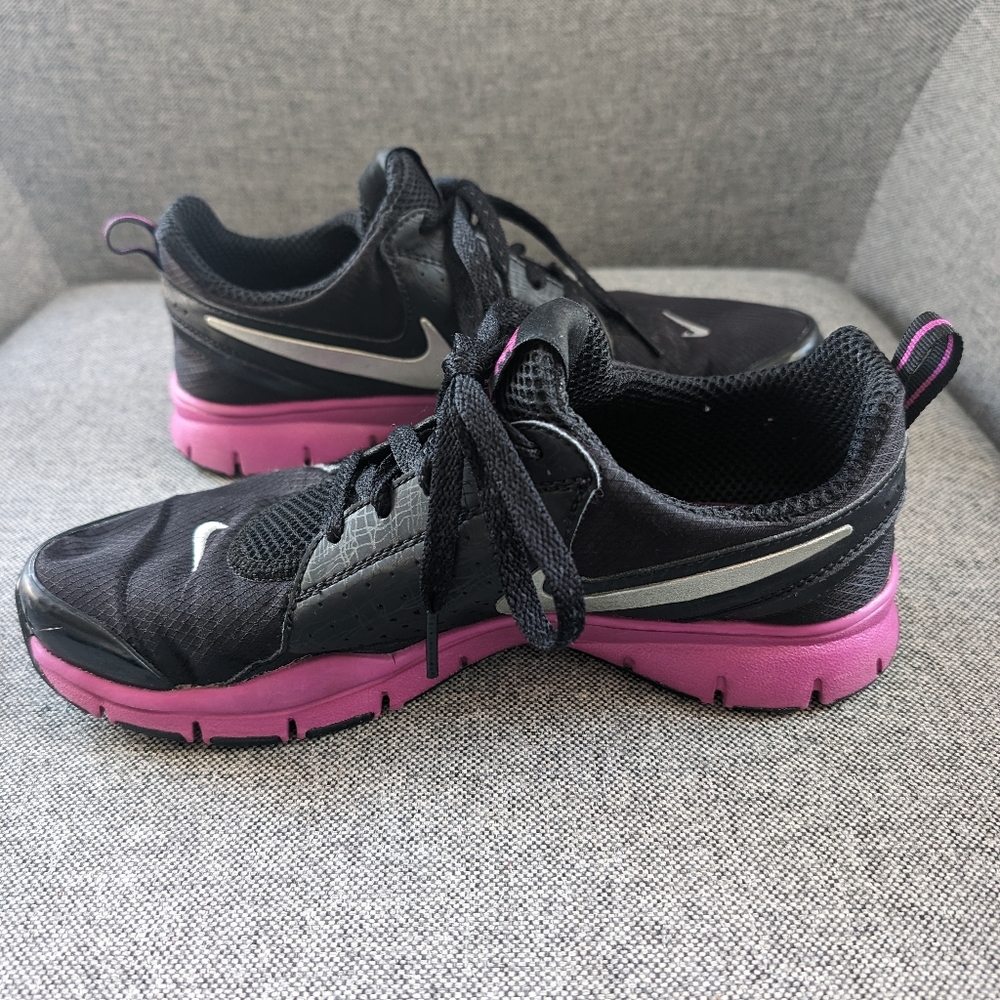 Ladies Nike Sneakers - Picture 6 of 7